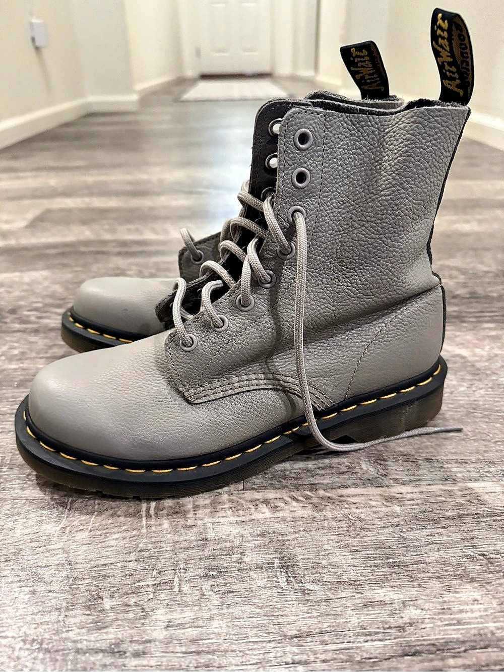 1460 Pascal Virginia Leather Dr. Martens